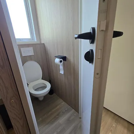 Mobil-home Avec Jacuzzi Et Climatisation Camping *